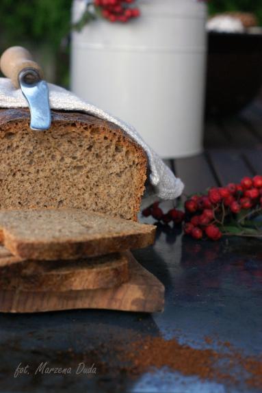 Zdjęcie - Czarny chleb  Hamelmana z dodatkiem czerstwego pieczywa - Przepisy kulinarne ze zdjęciami