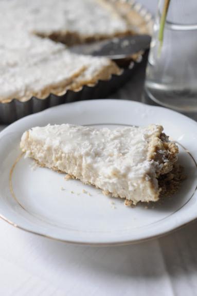 Zdjęcie - Tarta Raffaello na zimno (wegańska) - Przepisy kulinarne ze zdjęciami