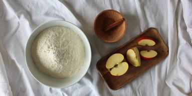Zdjęcie - Kanelsnurrer - cynamonowe zawijańce z jabłkiem - Przepisy kulinarne ze zdjęciami