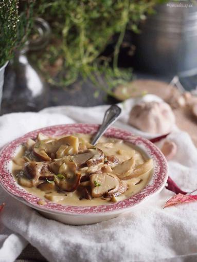 Zdjęcie - Sos grzybowy z pieczonym czosnkiem / Roasted garlic mushroom sauce - Przepisy kulinarne ze zdjęciami