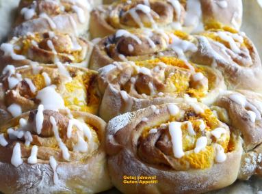 Zdjęcie - Cynamonowe rollsy z marchewkowym nadzieniem - Przepisy kulinarne ze zdjęciami