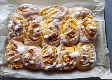 Zdjęcie - Cynamonowe rollsy z marchewkowym nadzieniem - Przepisy kulinarne ze zdjęciami
