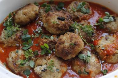 Zdjęcie - Pulpeciki w sosie pomidorowym - Przepisy kulinarne ze zdjęciami