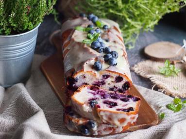 Zdjęcie - Cytrynowe ciasto jogurtowe z jagodami / Lemon blueberry yogurt cake - Przepisy kulinarne ze zdjęciami