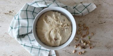 Zdjęcie - Kremowy chleb na zakwasie z pistacjami - Przepisy kulinarne ze zdjęciami