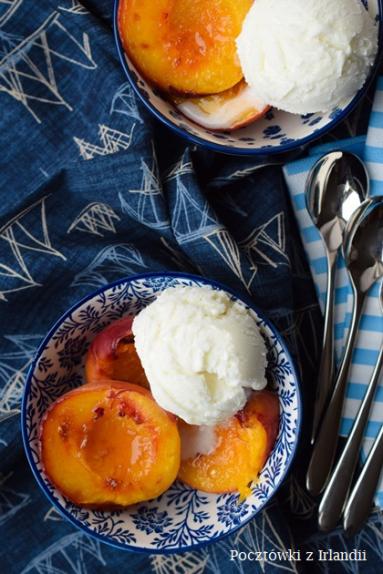 Zdjęcie - Karmelizowane brzoskwinie oraz o dolach i niedolach blogerki kulinarnej | U stóp Benbulbena - Przepisy kulinarne ze zdjęciami