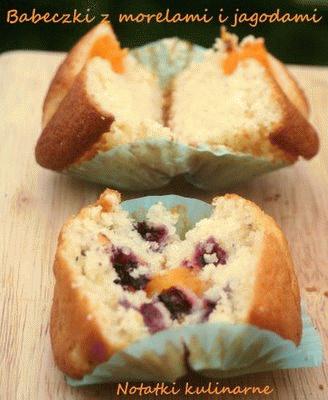 Zdjęcie - Cytrynowe babeczki z morelami i jagodami - Przepisy kulinarne ze zdjęciami
