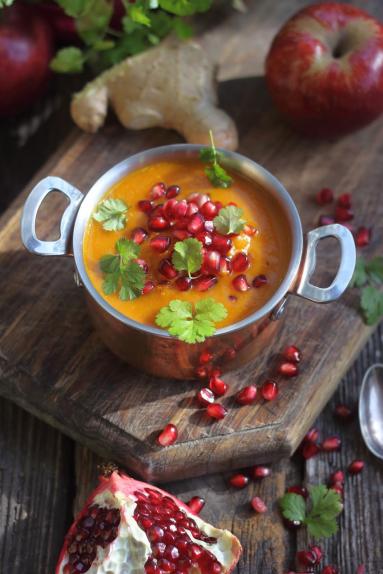 Zdjęcie - Zupa dyniowa z jabłkiem i imbirem - Przepisy kulinarne ze zdjęciami