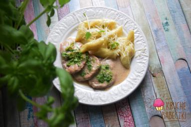 Zdjęcie - Polędwiczki wieprzowe w sosie chrzanowym - Przepisy kulinarne ze zdjęciami