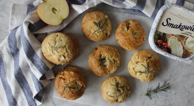 Zdjęcie - Scones z jabłkiem i rozmarynem - Przepisy kulinarne ze zdjęciami
