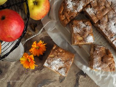 Zdjęcie - Orkiszowe ciasto z orzechami i jabłkami - Przepisy kulinarne ze zdjęciami