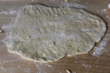 Zdjęcie - Drożdżowe ciasteczka z rozmarynem i serem żółtym - Przepisy kulinarne ze zdjęciami