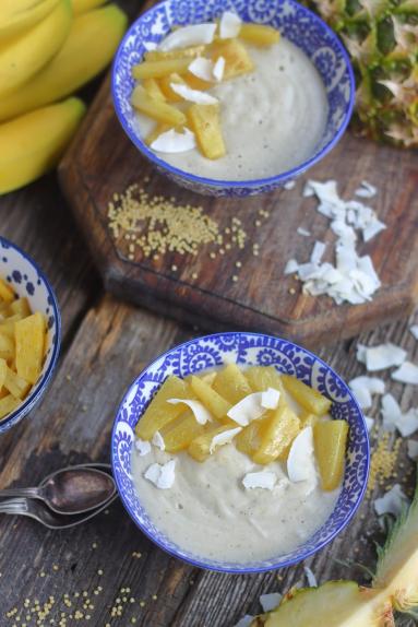 Zdjęcie - Kokosowo-bananowy budyń jaglany z karmelizowanym ananasem - Przepisy kulinarne ze zdjęciami
