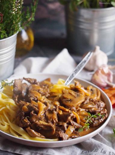 Zdjęcie - Strogonow z wołowiną i grzybami / Beef and mushroom stroganoff - Przepisy kulinarne ze zdjęciami
