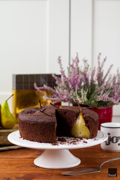 Zdjęcie - Bezglutenowe ciasto czekoladowe z całymi gruszkami gotowanymi w syropie - Przepisy kulinarne ze zdjęciami