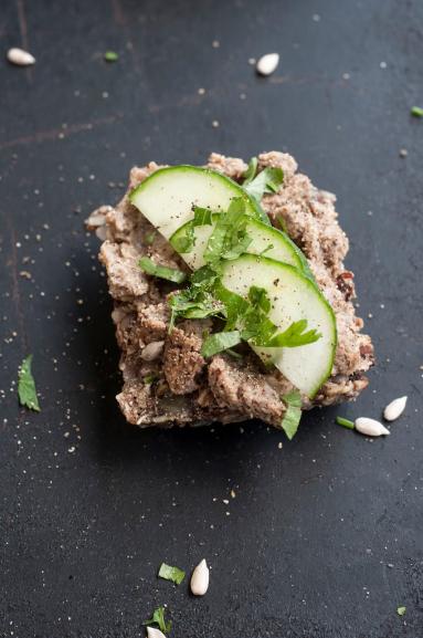 Zdjęcie - Pasztet z selera z grzybami leśnymi z mąką z lnu - Przepisy kulinarne ze zdjęciami