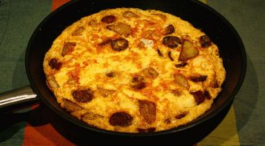 Zdjęcie - Omlet z  chorizo  - Przepisy kulinarne ze zdjęciami