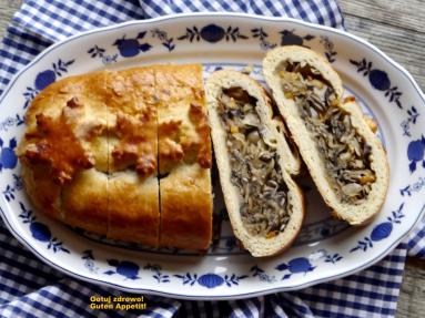Zdjęcie - Kulebiak krucho-drożdżowy z kiszoną kapustą i grzybami - Przepisy kulinarne ze zdjęciami