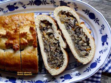 Zdjęcie - Kulebiak krucho-drożdżowy z kiszoną kapustą i grzybami - Przepisy kulinarne ze zdjęciami