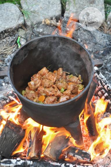 Zdjęcie: Gulasz wołowy z kociołka Zdjęcie - Gulasz wołowy z kociołka - Przepisy kulinarne ze zdjęciami