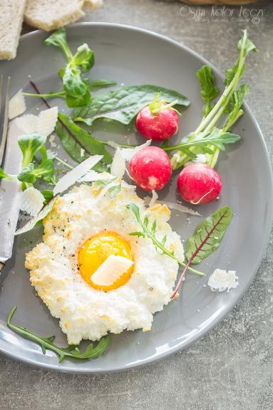 Zdjęcie - Jajka na chmurce - Przepisy kulinarne ze zdjęciami
