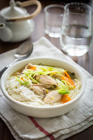 Zdjęcie - Kokosowa zupa z kurczakiem i makaronem ryżowym - Przepisy kulinarne ze zdjęciami