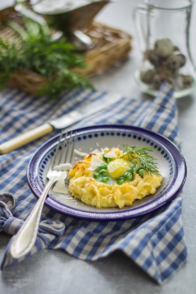 Zdjęcie - Gniazdka ziemniaczane z groszkiem i jajkiem przepiórczym - Przepisy kulinarne ze zdjęciami