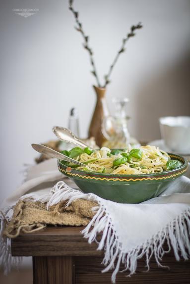 Zdjęcie - Spaghetti z zielonymi warzywami - Przepisy kulinarne ze zdjęciami