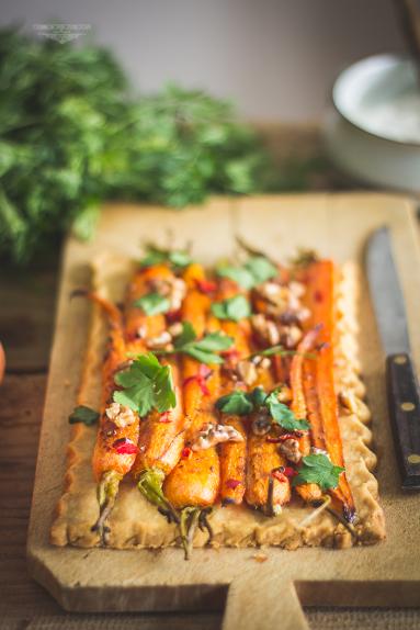 Zdjęcie - Krucha pikantna tarta z marchewką - Przepisy kulinarne ze zdjęciami