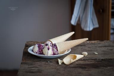Zdjęcie - Marmurkowe lody mascarpone z czarną porzeczką - Przepisy kulinarne ze zdjęciami