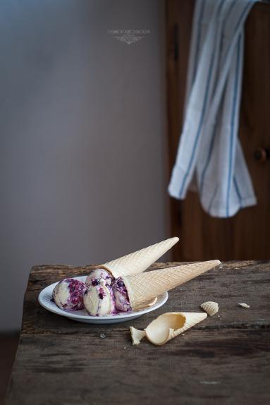 Zdjęcie - Marmurkowe lody mascarpone z czarną porzeczką - Przepisy kulinarne ze zdjęciami
