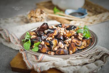 Zdjęcie - Pikantny smażony bakłażan z orzechami - Przepisy kulinarne ze zdjęciami