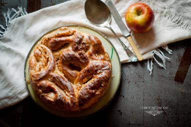Zdjęcie - Drożdżówka z jabłkami i migdałami. - Przepisy kulinarne ze zdjęciami