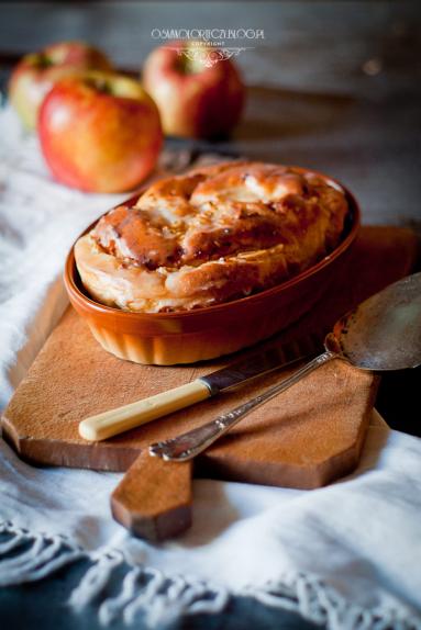 Zdjęcie - Drożdżówka z jabłkami i migdałami. - Przepisy kulinarne ze zdjęciami