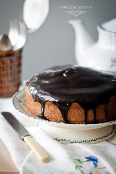 Zdjęcie - Proste ciasto z nerkowcami w czekoladzie. - Przepisy kulinarne ze zdjęciami