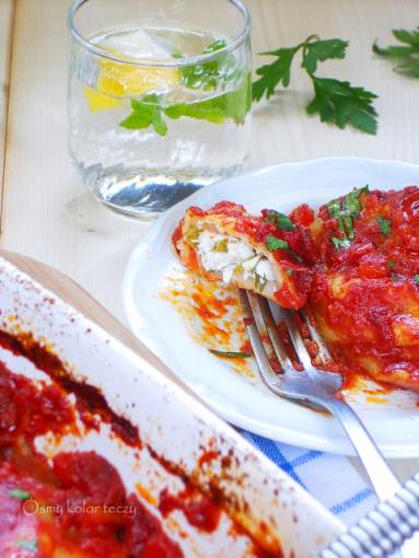 Zdjęcie - Pierogi z ziołowym serem zapiekane w sosie pomidorowym. - Przepisy kulinarne ze zdjęciami