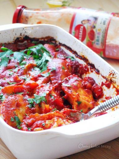 Zdjęcie - Pierogi z ziołowym serem zapiekane w sosie pomidorowym. - Przepisy kulinarne ze zdjęciami