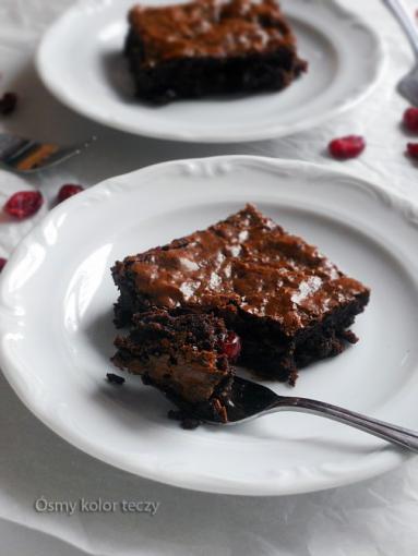 Zdjęcie - Migdałowe brownie z żurawiną - Przepisy kulinarne ze zdjęciami