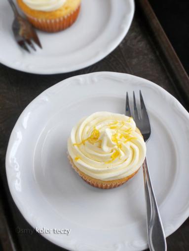 Zdjęcie - Babeczki cytrynowe z kremem maślanym – lemon cupcakes. - Przepisy kulinarne ze zdjęciami