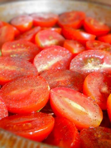 Zdjęcie - Tarta tatin z pomidorkami i tymiankiem. - Przepisy kulinarne ze zdjęciami