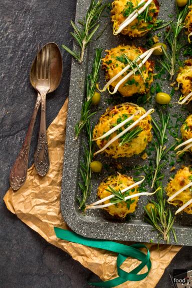 Zdjęcie - Pieczarki faszerowane ryżem, pomidorami suszonymi i oliwkami - Przepisy kulinarne ze zdjęciami