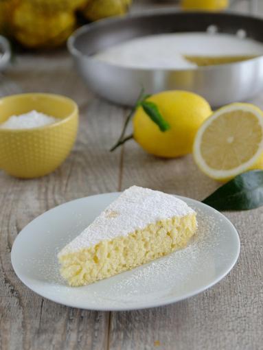Zdjęcie - Cytrynowe ciasto z patelni - Przepisy kulinarne ze zdjęciami