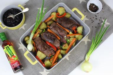 Zdjęcie - Wołowe roladki z marchewką, papryką i glazurą balsamiczną - Przepisy kulinarne ze zdjęciami