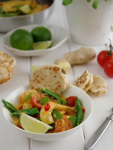 Zdjęcie - Curry z mlekiem kokosowym i krewetkami - Przepisy kulinarne ze zdjęciami
