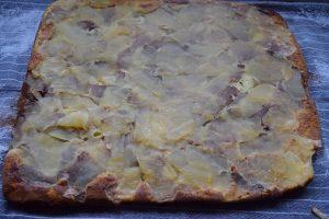 Zdjęcie - Szybkie ciasto – rolada z jabłkami - Przepisy kulinarne ze zdjęciami