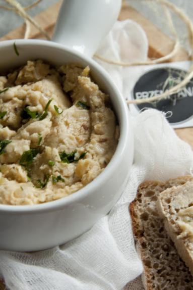 Zdjęcie - Kanapkowa pasta z selera i kaszy jaglanej - Przepisy kulinarne ze zdjęciami