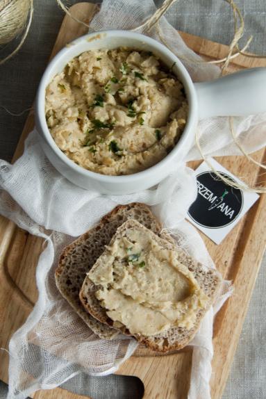 Zdjęcie - Kanapkowa pasta z selera i kaszy jaglanej - Przepisy kulinarne ze zdjęciami