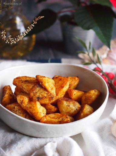 Zdjęcie - Pieczone ziemniaki z wędzoną papryką/ Paprika roasted potatoes - Przepisy kulinarne ze zdjęciami