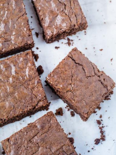 Zdjęcie - Klasyczne czekoladowe brownie - Przepisy kulinarne ze zdjęciami