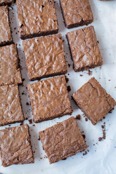 Zdjęcie - Klasyczne czekoladowe brownie - Przepisy kulinarne ze zdjęciami